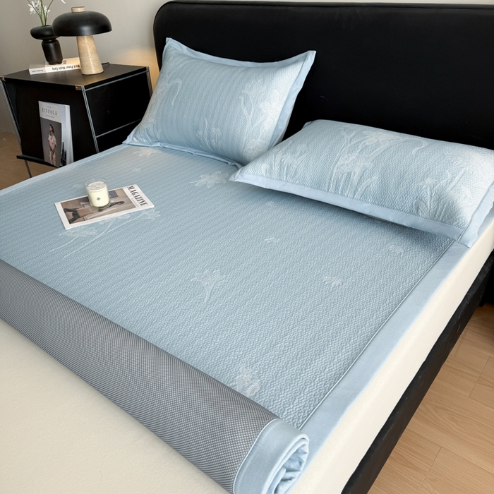 91家纺网 家纺一手货源 找家纺 鑫琪莱家纺 2026新款提花浮雕凉豆豆凉感凉席床单款 蒲公英蓝