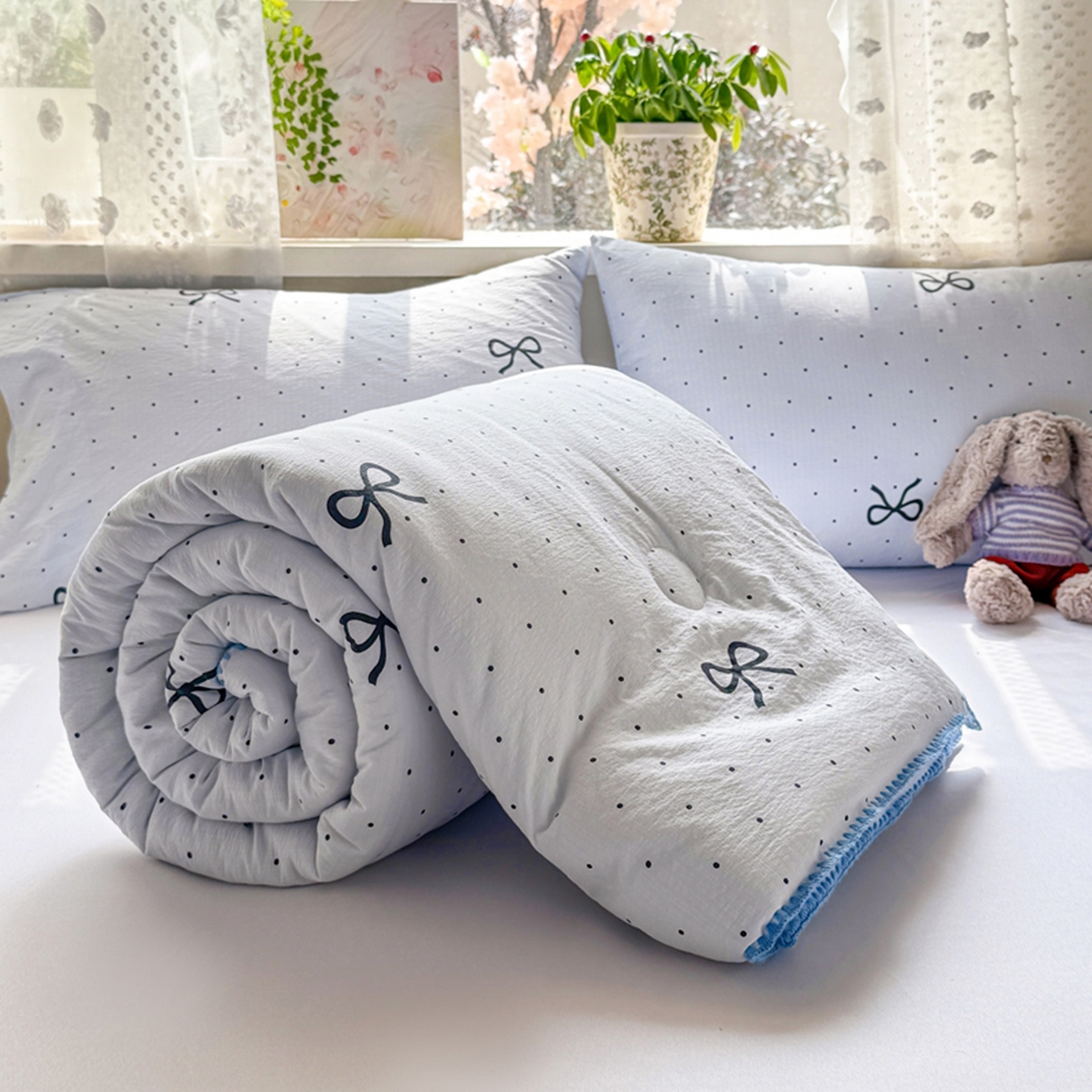 91家纺网 家纺一手货源 找家纺 雅蔓依家纺 2026春夏新款三角针贝壳边木棉云感双层纱棉花夏被夏凉被空调被 海盐蝴蝶结