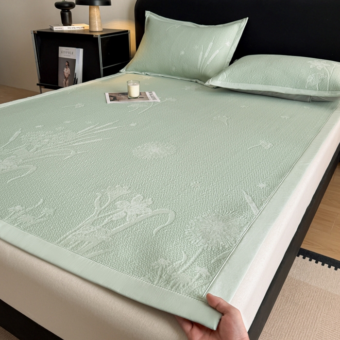 91家纺网 家纺一手货源 找家纺 鑫琪莱家纺 2026新款提花浮雕凉豆豆凉感凉席床单款 蒲公英绿