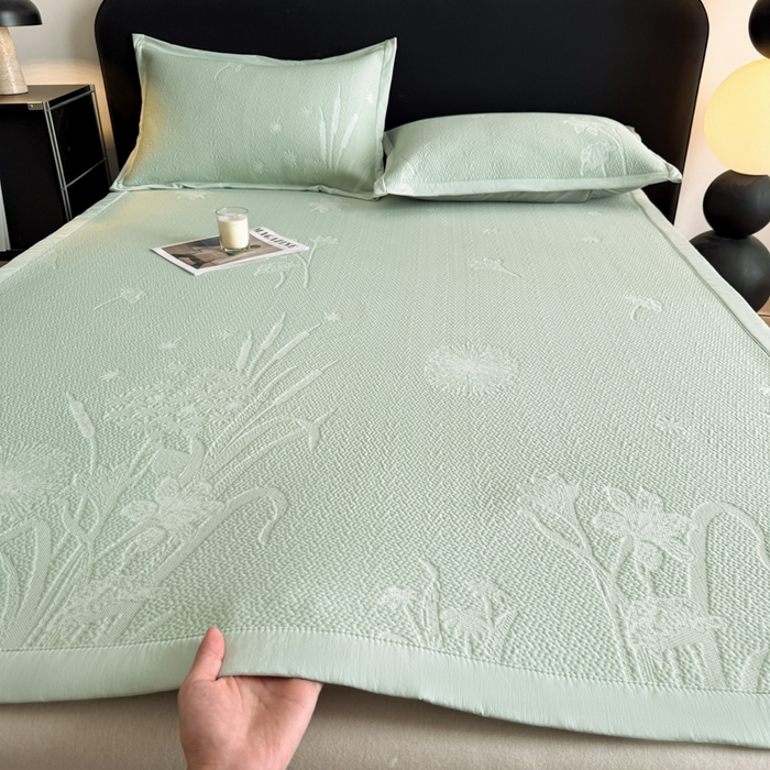91家纺网 家纺一手货源 找家纺 鑫琪莱家纺 2026新款提花浮雕凉豆豆凉感凉席床单款 蒲公英绿