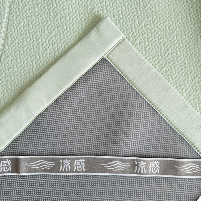 91家纺网 家纺一手货源 找家纺 鑫琪莱家纺 2026新款提花浮雕凉豆豆凉感凉席床单款 蒲公英绿