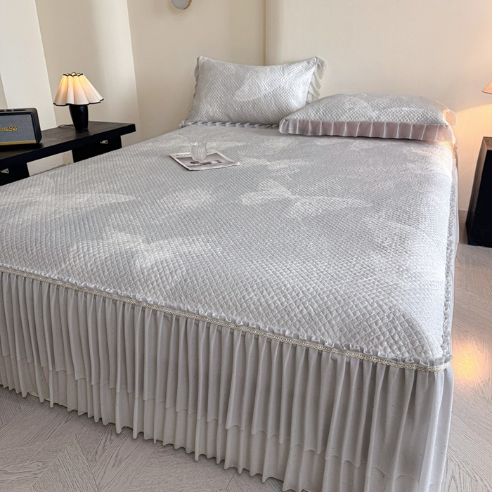 91家纺网 家纺一手货源 找家纺 诺梵家纺 2026新款冰豆豆PE高分子凉感双层床裙款凉席 蝶影-灰