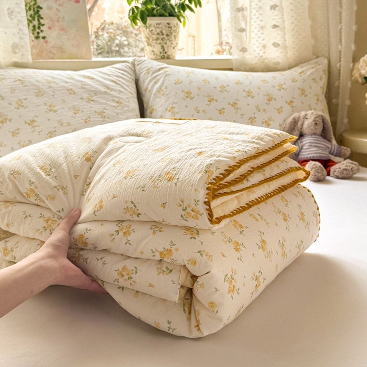 91家纺网 家纺一手货源 找家纺 雅蔓依家纺 2026春夏新款三角针贝壳边木棉云感双层纱棉花夏被夏凉被空调被 梨花落