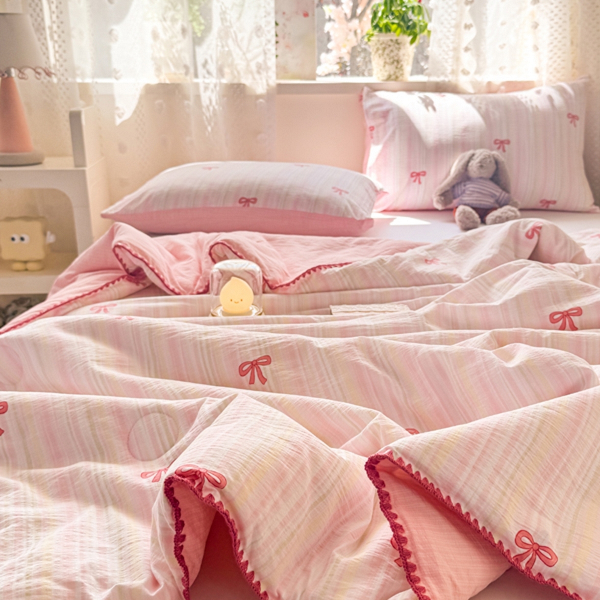 91家纺网 家纺一手货源 找家纺 雅蔓依家纺 2026春夏新款三角针贝壳边木棉云感双层纱棉花夏被夏凉被空调被 美美蝴蝶结