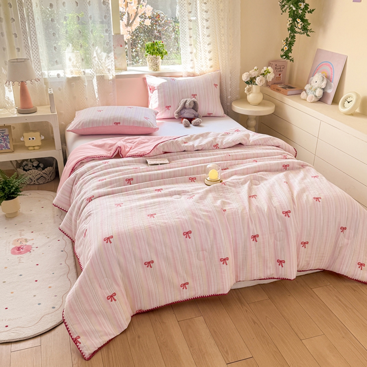 91家纺网 家纺一手货源 找家纺 雅蔓依家纺 2026春夏新款三角针贝壳边木棉云感双层纱棉花夏被夏凉被空调被 美美蝴蝶结