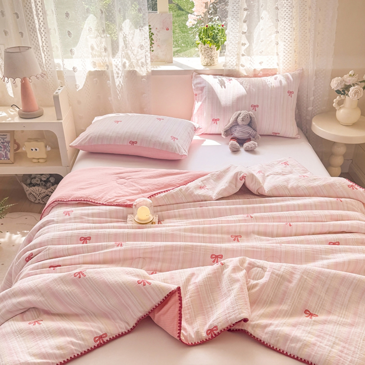 91家纺网 家纺一手货源 找家纺 雅蔓依家纺 2026春夏新款三角针贝壳边木棉云感双层纱棉花夏被夏凉被空调被 美美蝴蝶结