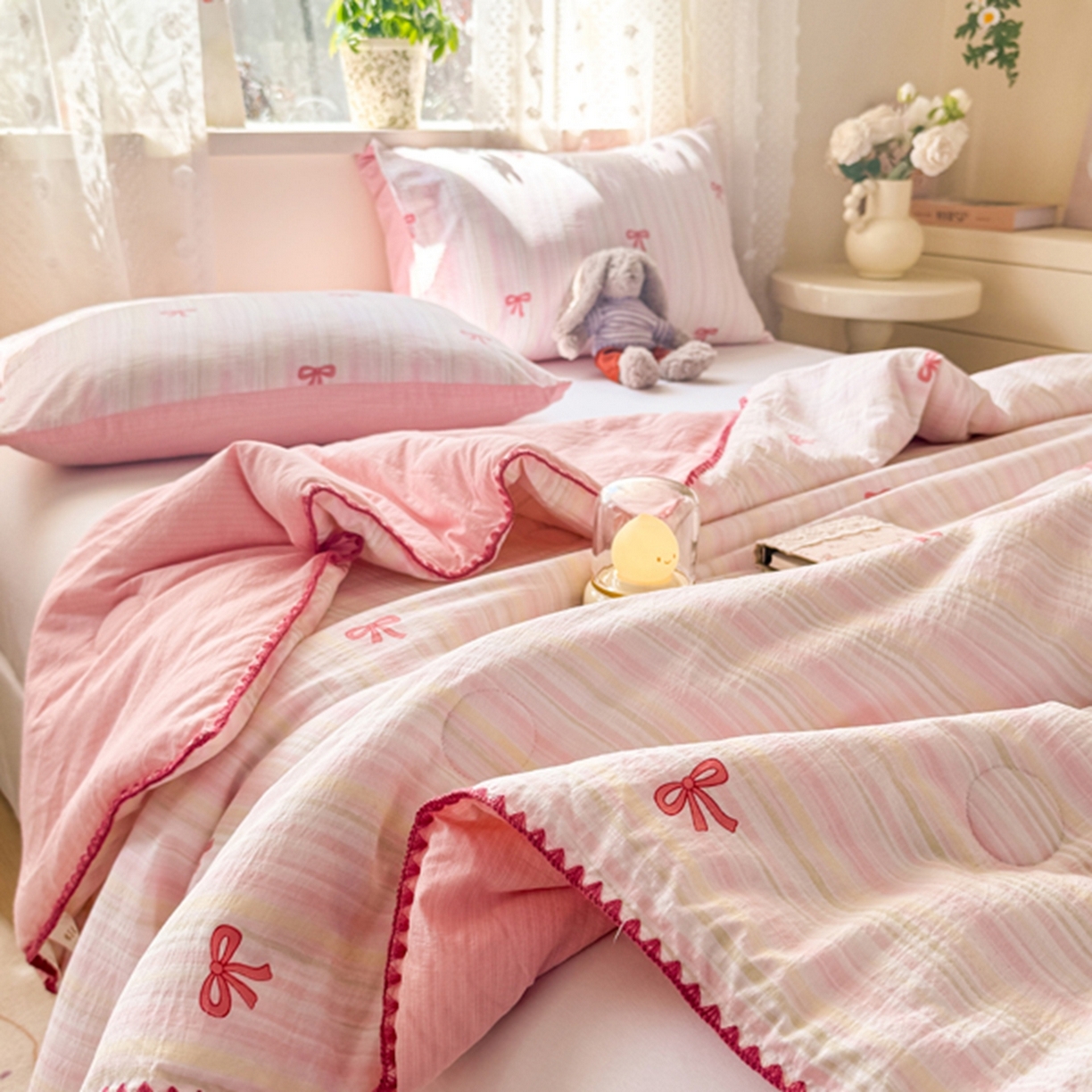 91家纺网 家纺一手货源 找家纺 雅蔓依家纺 2026春夏新款三角针贝壳边木棉云感双层纱棉花夏被夏凉被空调被 美美蝴蝶结