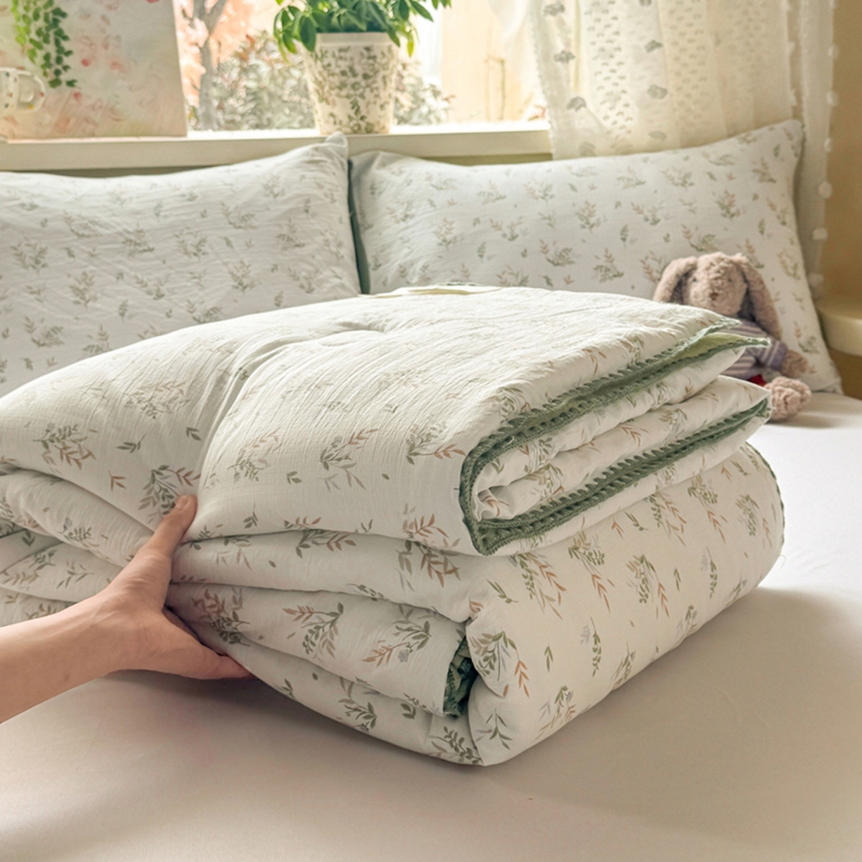 91家纺网 家纺一手货源 找家纺 雅蔓依家纺 2026春夏新款三角针贝壳边木棉云感双层纱棉花夏被夏凉被空调被 密林