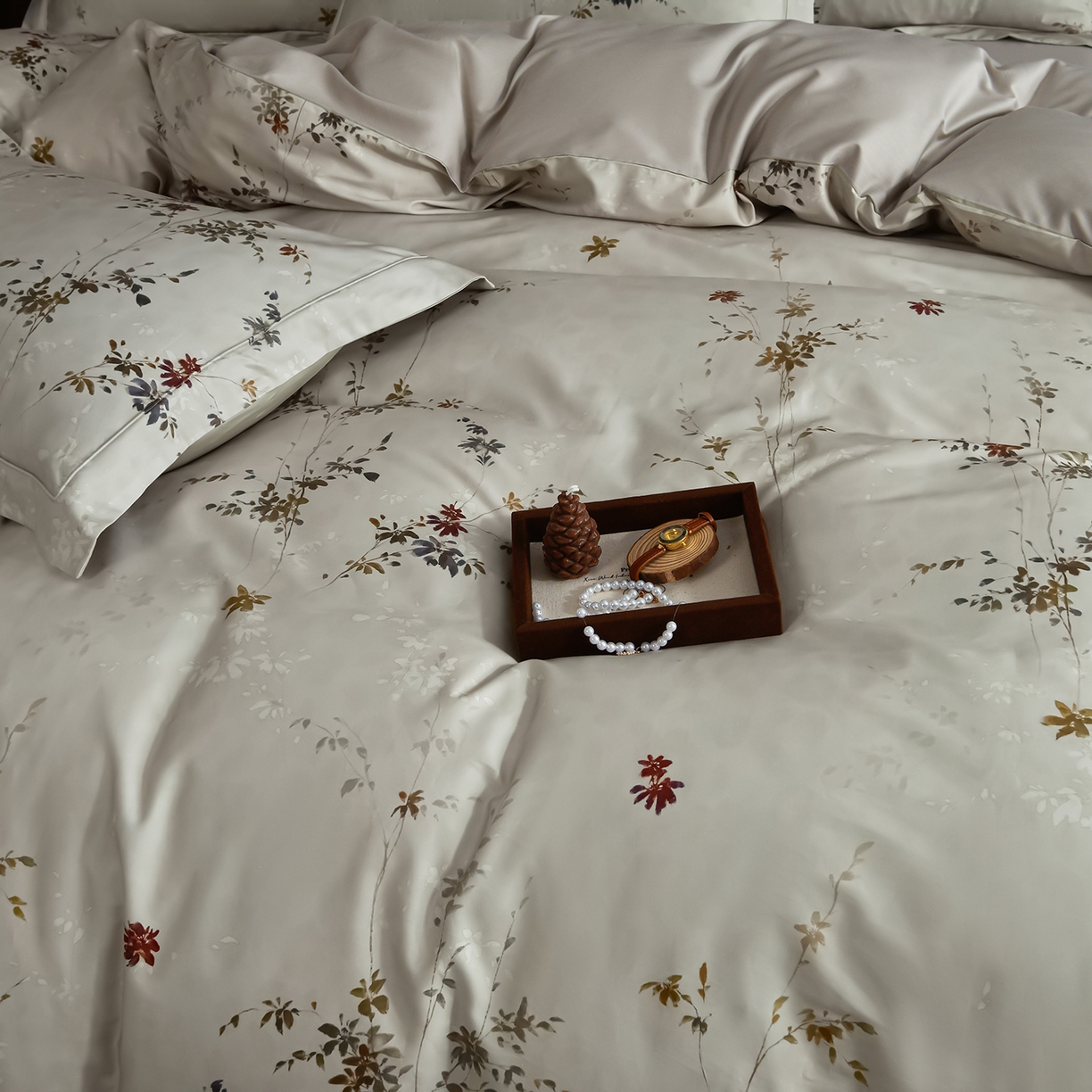 91家纺网 家纺一手货源 找家纺 （总）金昱纺 2026新款全棉50S长绒棉数码印花宽边埋绳款四件套（带精美礼盒包装）