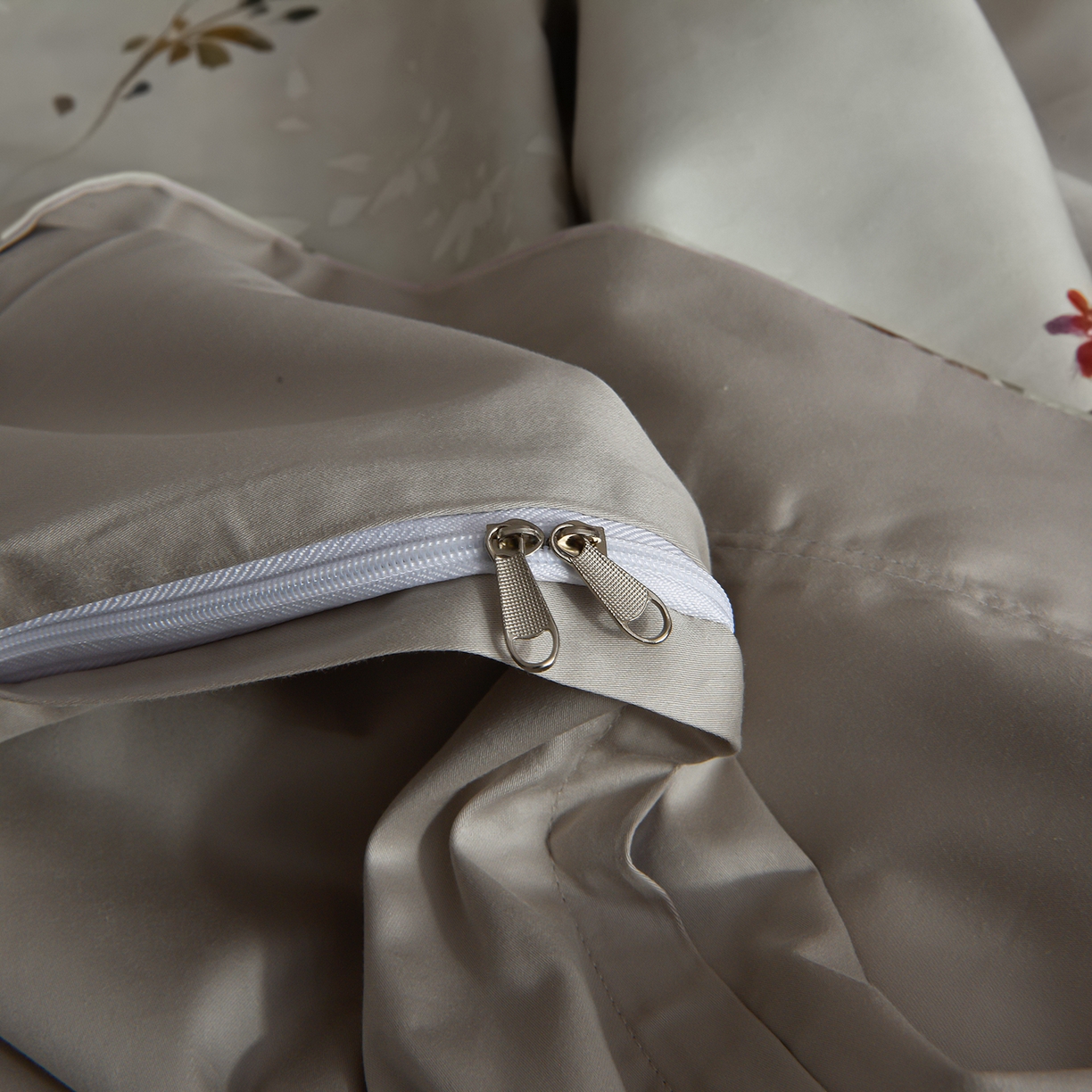 91家纺网 家纺一手货源 找家纺 （总）金昱纺 2026新款全棉50S长绒棉数码印花宽边埋绳款四件套（带精美礼盒包装）