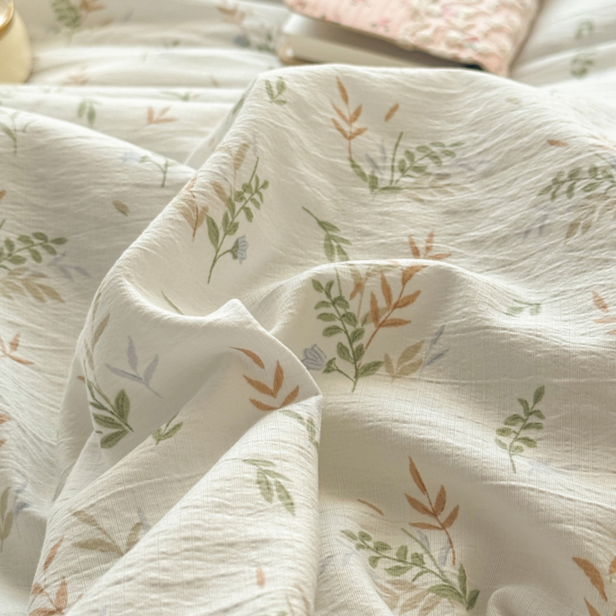 91家纺网 家纺一手货源 找家纺 雅蔓依家纺 2026春夏新款三角针贝壳边木棉云感双层纱棉花夏被夏凉被空调被 密林