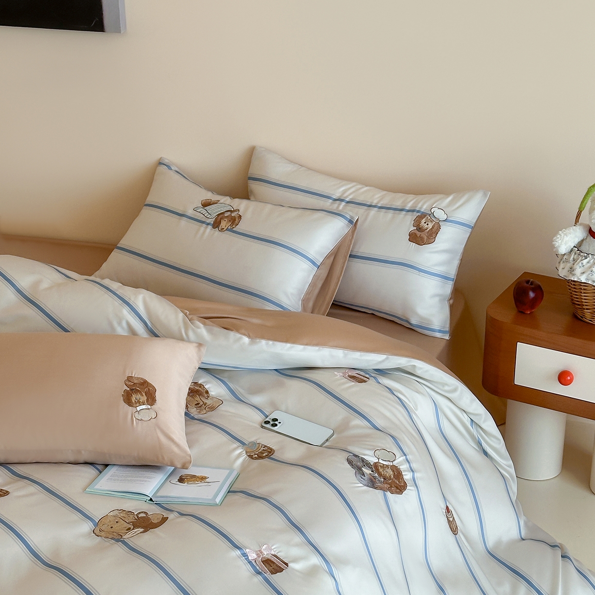 91家纺网 家纺一手货源 找家纺 沐珩家纺 2026新款兰精60s数码条纹天丝绣花四件套 冰萃可露丽