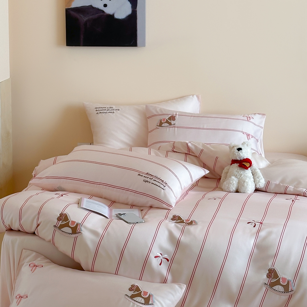 91家纺网 家纺一手货源 找家纺 沐珩家纺 2026新款兰精60s数码条纹天丝绣花四件套 粉调游园