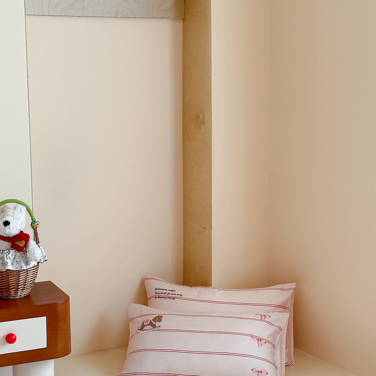 91家纺网 家纺一手货源 找家纺 沐珩家纺 2026新款兰精60s数码条纹天丝绣花四件套 粉调游园