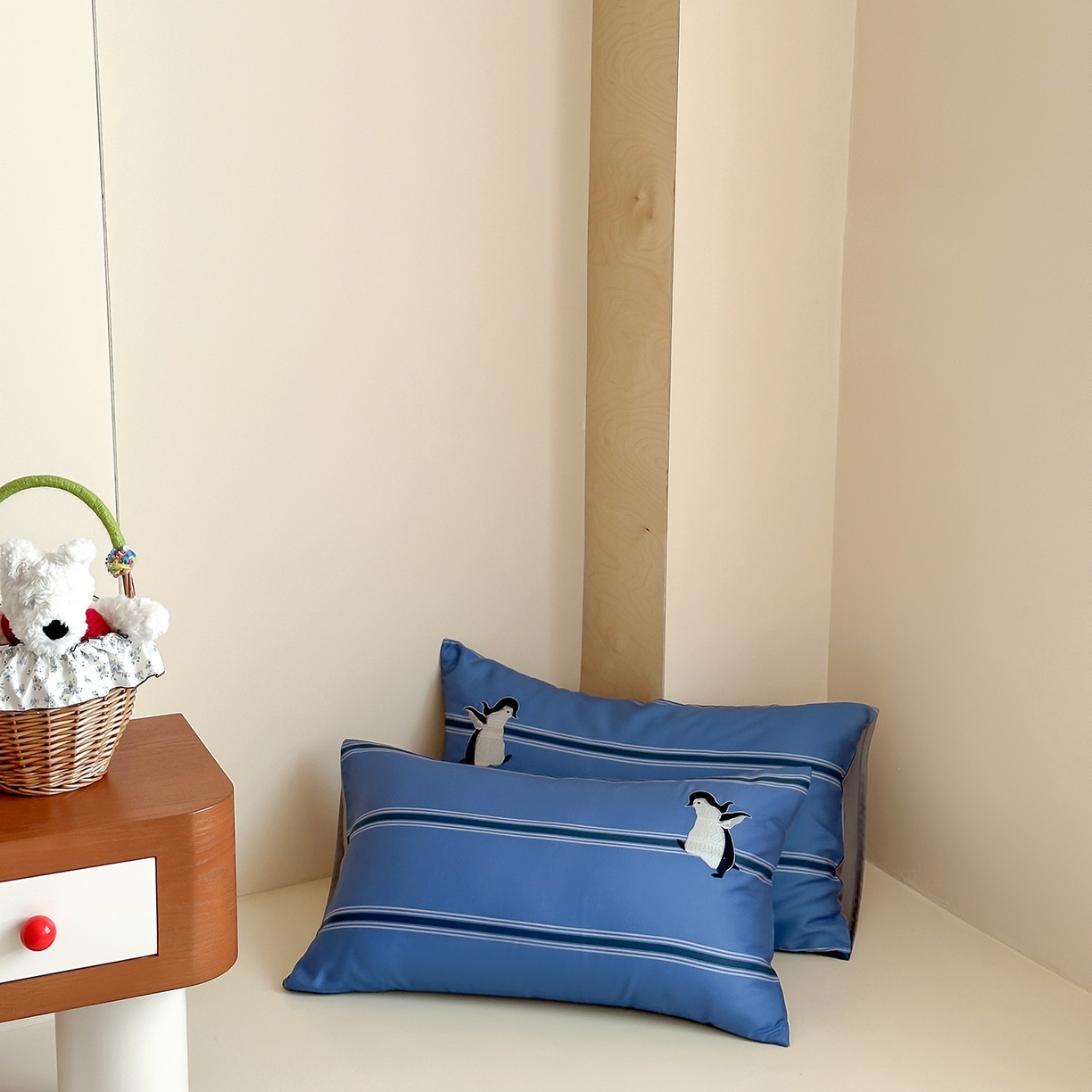 91家纺网 家纺一手货源 找家纺 沐珩家纺 2026新款兰精60s数码条纹天丝绣花四件套 极地冰蓝