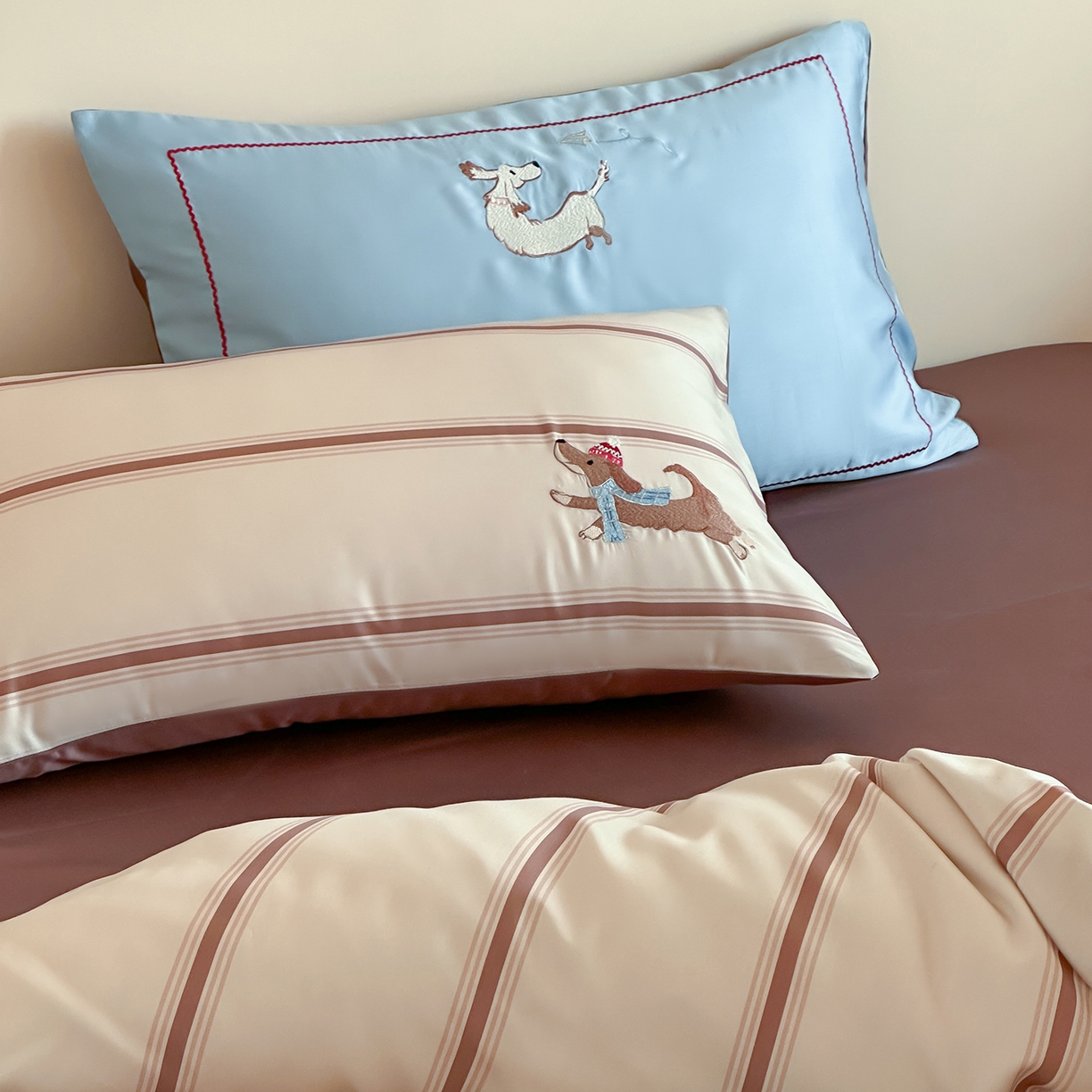 91家纺网 家纺一手货源 找家纺 沐珩家纺 2026新款兰精60s数码条纹天丝绣花四件套 布鲁克林