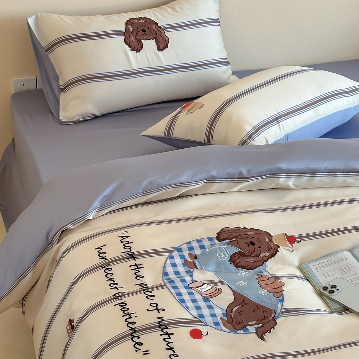 91家纺网 家纺一手货源 找家纺 沐珩家纺 2026新款兰精60s数码条纹天丝绣花四件套 海盐慕斯