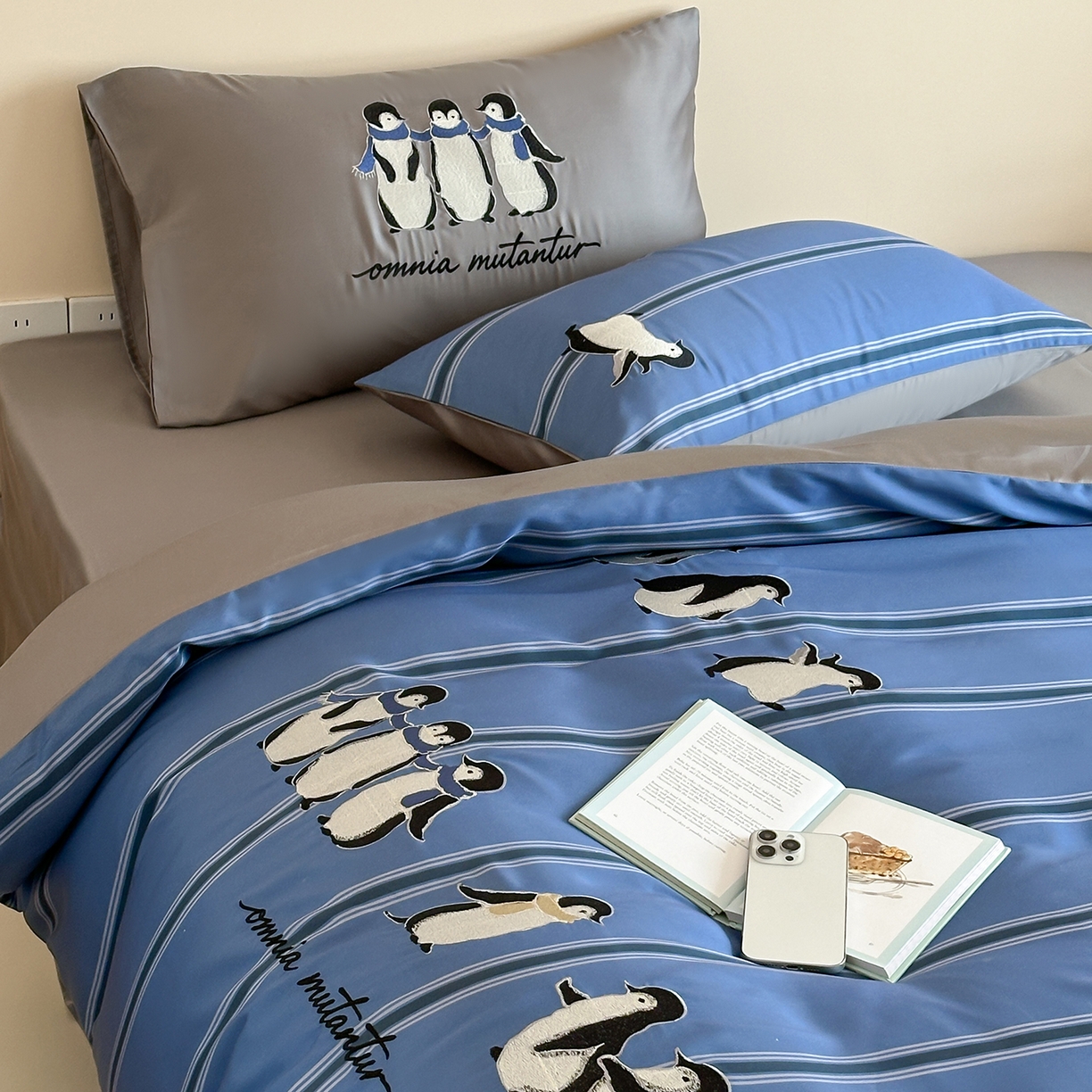 91家纺网 家纺一手货源 找家纺 沐珩家纺 2026新款兰精60s数码条纹天丝绣花四件套 极地冰蓝