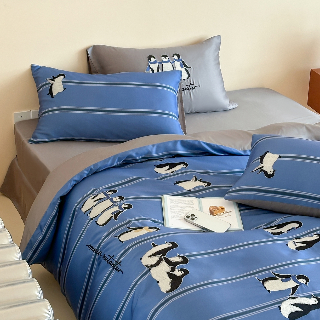 91家纺网 家纺一手货源 找家纺 沐珩家纺 2026新款兰精60s数码条纹天丝绣花四件套 极地冰蓝