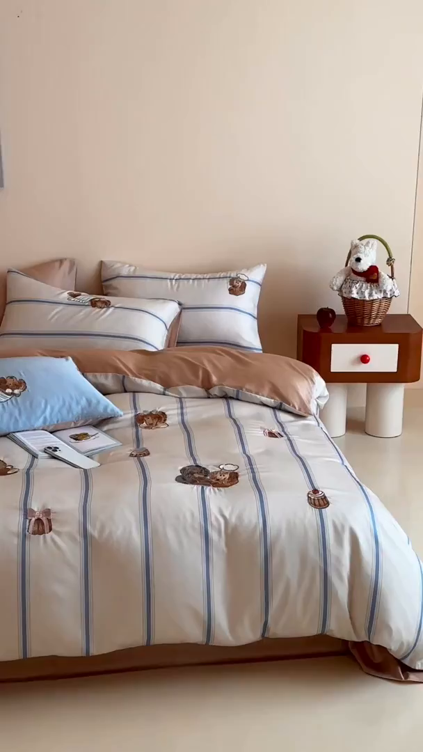 91家纺网 家纺一手货源 找家纺 沐珩家纺 2026新款兰精60s数码条纹天丝绣花四件套 冰萃可露丽