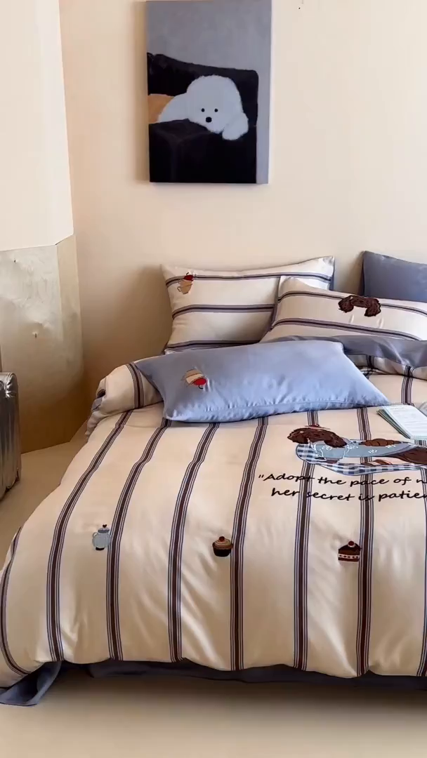 91家纺网 家纺一手货源 找家纺 沐珩家纺 2026新款兰精60s数码条纹天丝绣花四件套 海盐慕斯