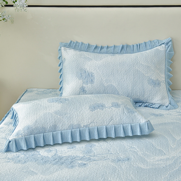 91家纺网 家纺一手货源 找家纺 诺梵家纺 2026新款凉豆豆PE高分子凉感花边床裙凉席三件套 松间月-蓝