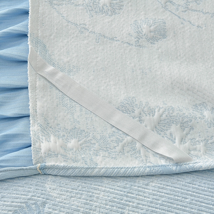 91家纺网 家纺一手货源 找家纺 诺梵家纺 2026新款凉豆豆PE高分子凉感花边床裙凉席三件套 松间月-蓝