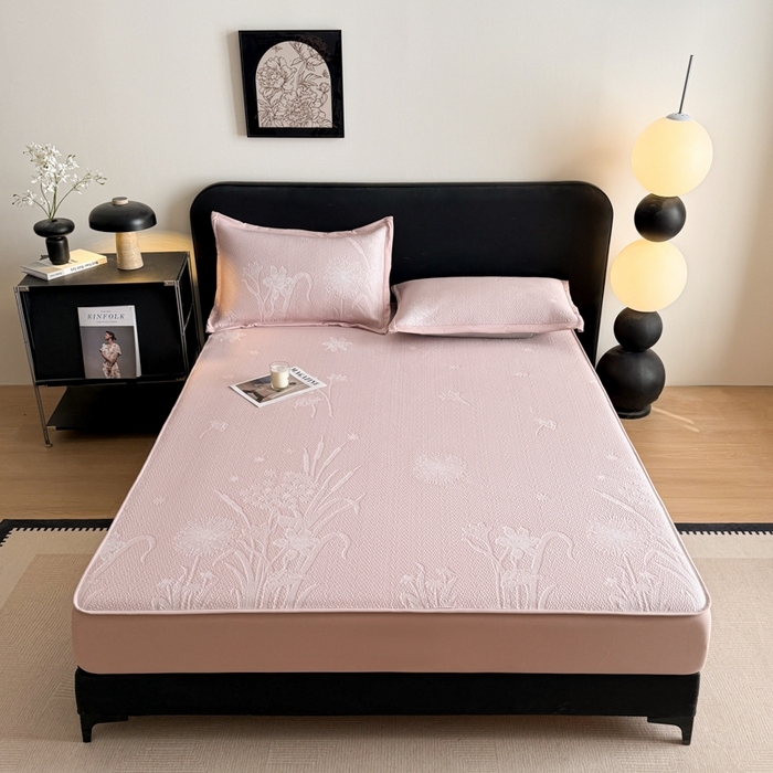 91家纺网 家纺一手货源 找家纺 鑫琪莱家纺 2026新款提花浮雕凉豆豆凉感凉席床笠款 蒲公英粉