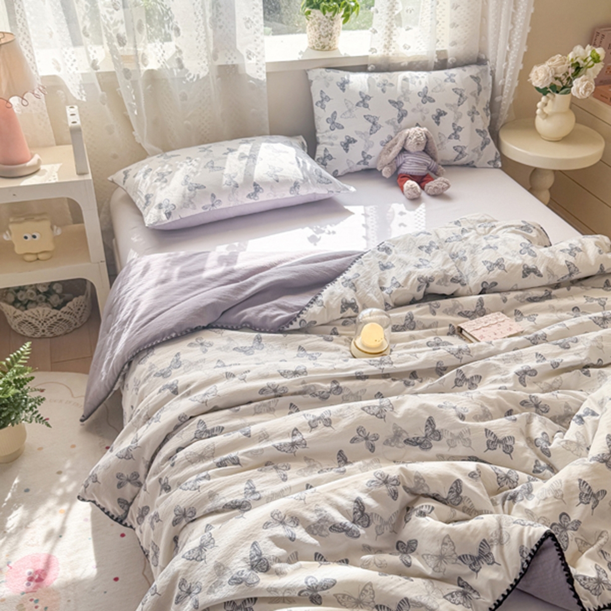 91家纺网 家纺一手货源 找家纺 雅蔓依家纺 2026春夏新款三角针贝壳边木棉云感双层纱棉花夏被夏凉被空调被 翩翩起舞