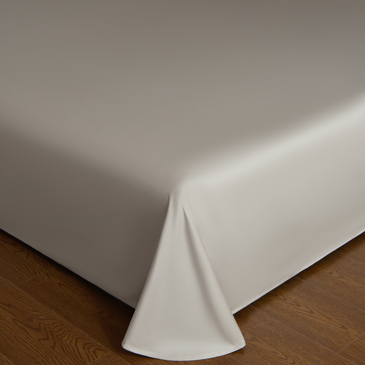 91家纺网 家纺一手货源 找家纺 金昱纺 2026新款全棉50S长绒棉数码印花宽边埋绳款四件套（带精美礼盒包装） 叶栖-咖