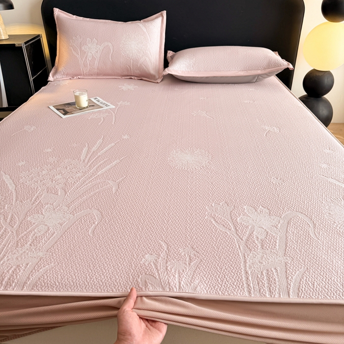 91家纺网 家纺一手货源 找家纺 鑫琪莱家纺 2026新款提花浮雕凉豆豆凉感凉席床笠款 蒲公英粉