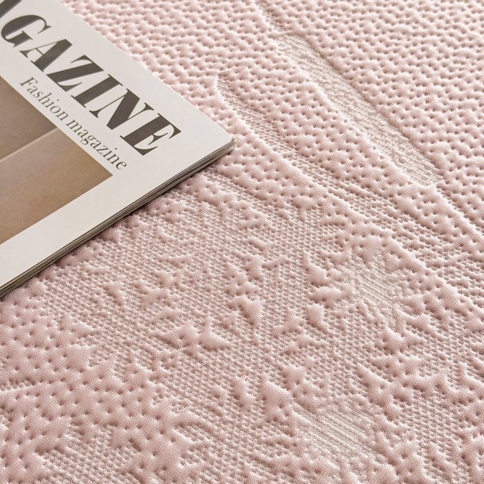 91家纺网 家纺一手货源 找家纺 鑫琪莱家纺 2026新款提花浮雕凉豆豆凉感凉席床笠款 蒲公英粉