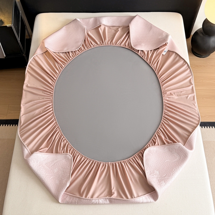 91家纺网 家纺一手货源 找家纺 鑫琪莱家纺 2026新款提花浮雕凉豆豆凉感凉席床笠款 蒲公英粉