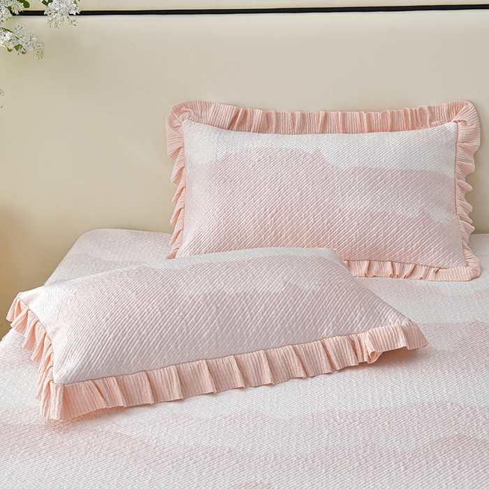 91家纺网 家纺一手货源 找家纺 诺梵家纺 2026新款凉豆豆PE高分子凉感花边床裙凉席三件套 见山-粉