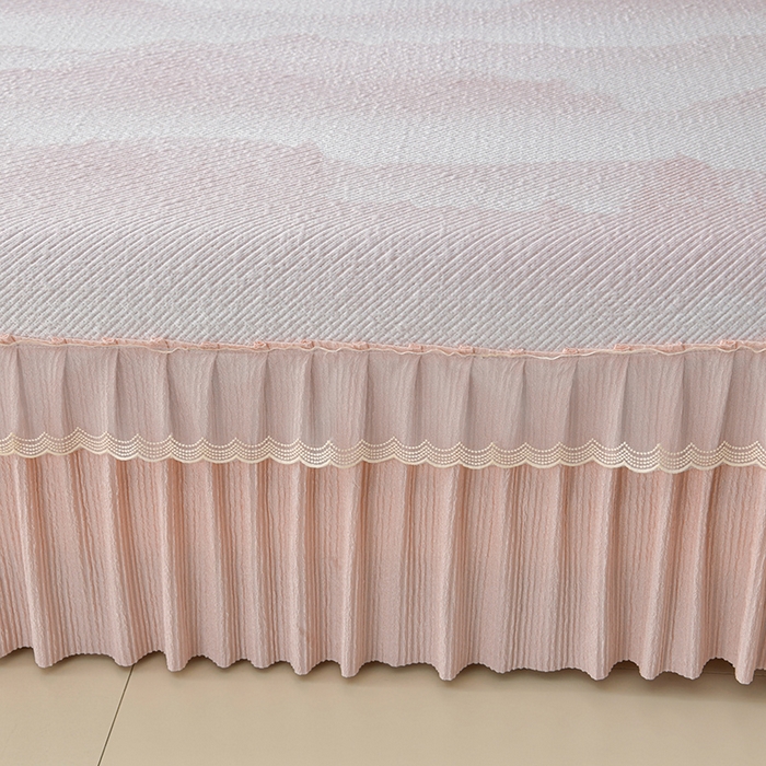 91家纺网 家纺一手货源 找家纺 诺梵家纺 2026新款凉豆豆PE高分子凉感花边床裙凉席三件套 见山-粉