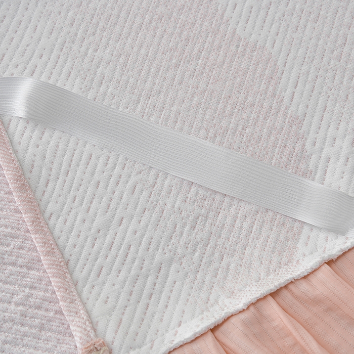 91家纺网 家纺一手货源 找家纺 诺梵家纺 2026新款凉豆豆PE高分子凉感花边床裙凉席三件套 见山-粉