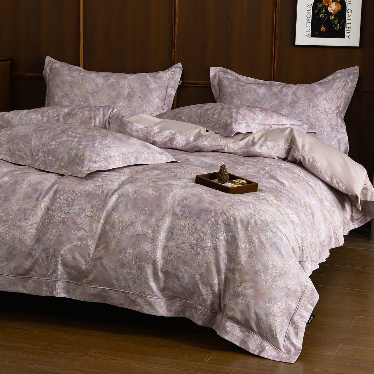 91家纺网 家纺一手货源 找家纺 金昱纺 2026新款全棉50S长绒棉数码印花宽边埋绳款四件套（带精美礼盒包装） 黛秋-粉