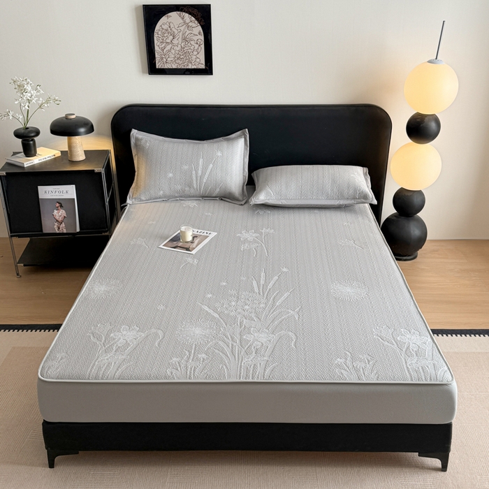 91家纺网 家纺一手货源 找家纺 鑫琪莱家纺 2026新款提花浮雕凉豆豆凉感凉席床笠款 蒲公英灰