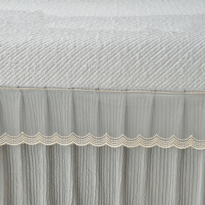 91家纺网 家纺一手货源 找家纺 诺梵家纺 2026新款凉豆豆PE高分子凉感花边床裙凉席三件套 见山-灰