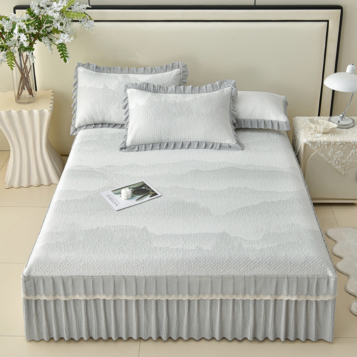 91家纺网 家纺一手货源 找家纺 诺梵家纺 2026新款凉豆豆PE高分子凉感花边床裙凉席三件套 见山-灰