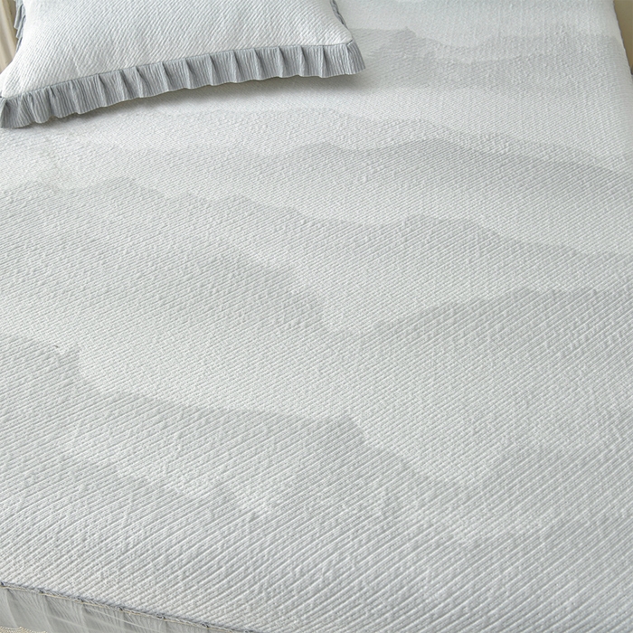 91家纺网 家纺一手货源 找家纺 诺梵家纺 2026新款凉豆豆PE高分子凉感花边床裙凉席三件套 见山-灰