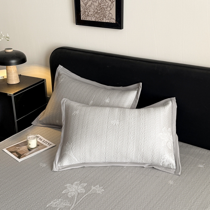 91家纺网 家纺一手货源 找家纺 鑫琪莱家纺 2026新款提花浮雕凉豆豆凉感凉席床笠款 蒲公英灰