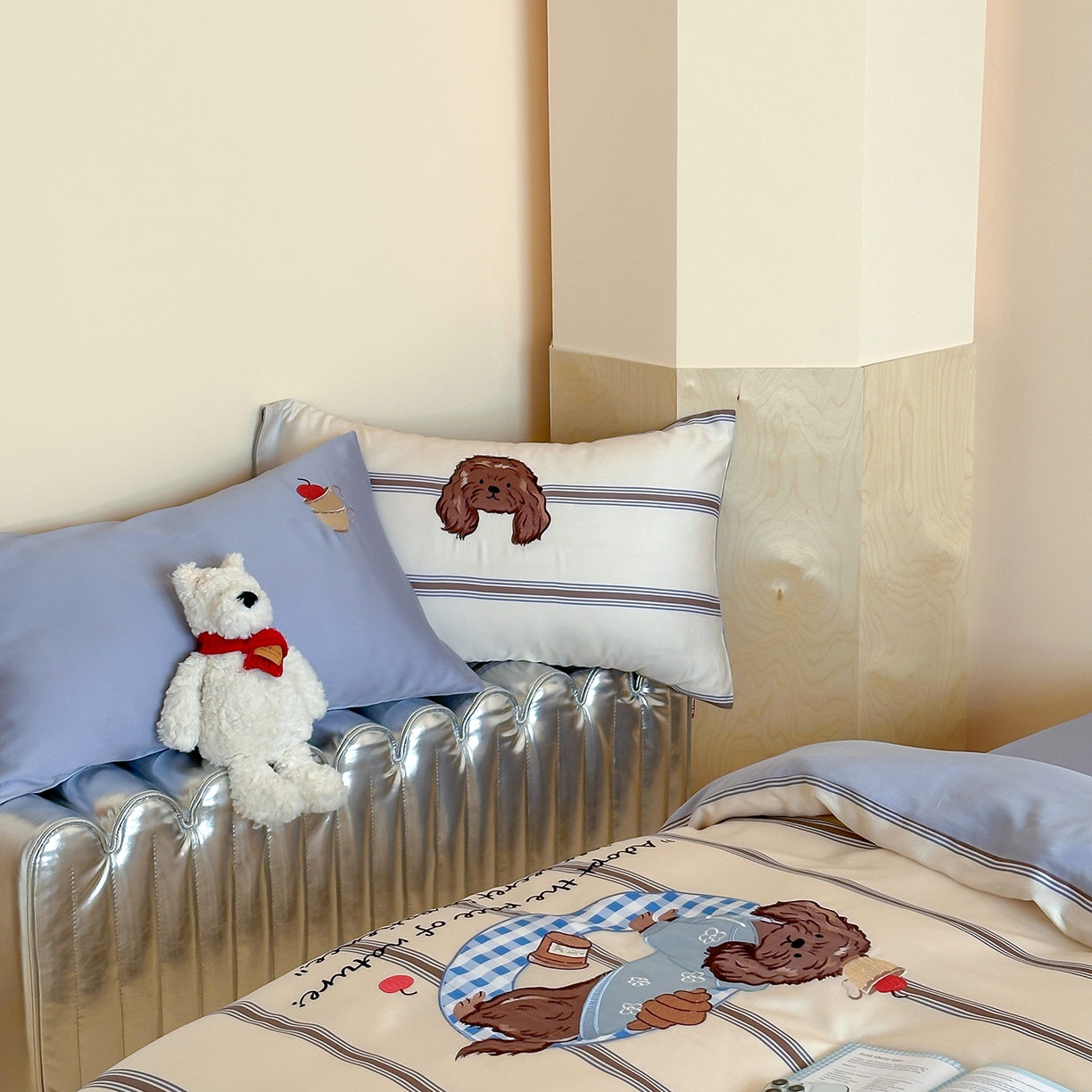 91家纺网 家纺一手货源 找家纺 沐珩家纺 2026新款兰精60s数码条纹天丝绣花四件套 海盐慕斯