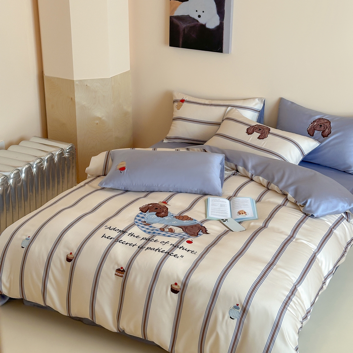 91家纺网 家纺一手货源 找家纺 沐珩家纺 2026新款兰精60s数码条纹天丝绣花四件套 海盐慕斯