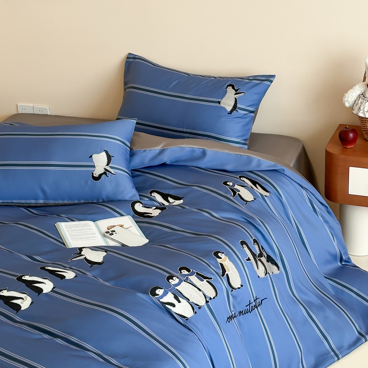 91家纺网 家纺一手货源 找家纺 沐珩家纺 2026新款兰精60s数码条纹天丝绣花四件套 极地冰蓝