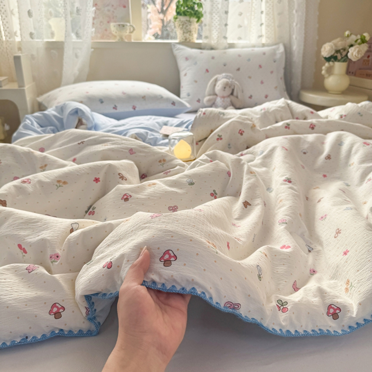 91家纺网 家纺一手货源 找家纺 雅蔓依家纺 2026春夏新款三角针贝壳边木棉云感双层纱棉花夏被夏凉被空调被 小清新