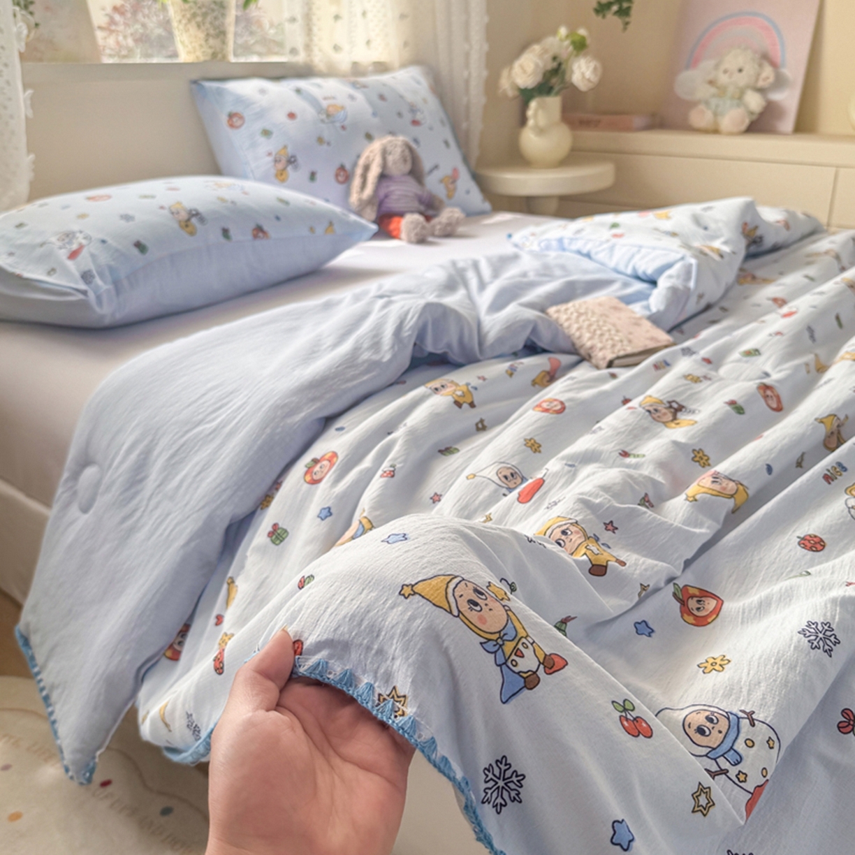 91家纺网 家纺一手货源 找家纺 雅蔓依家纺 2026春夏新款三角针贝壳边木棉云感双层纱棉花夏被夏凉被空调被 星星人