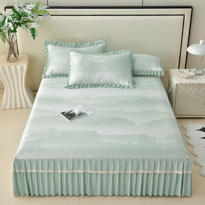 91家纺网 家纺一手货源 找家纺 诺梵家纺 2026新款凉豆豆PE高分子凉感花边床裙凉席三件套 见山-绿