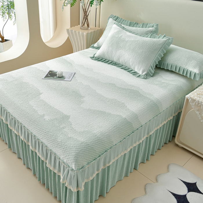 91家纺网 家纺一手货源 找家纺 诺梵家纺 2026新款凉豆豆PE高分子凉感花边床裙凉席三件套 见山-绿