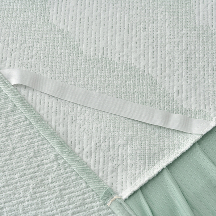 91家纺网 家纺一手货源 找家纺 诺梵家纺 2026新款凉豆豆PE高分子凉感花边床裙凉席三件套 见山-绿